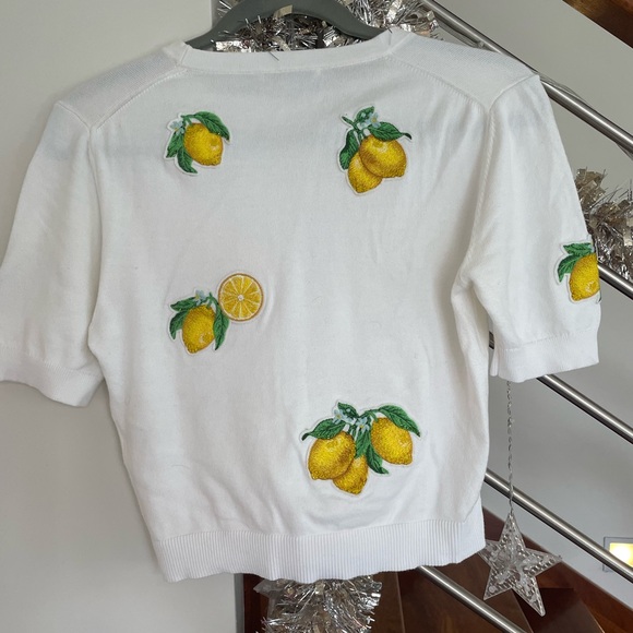 Alice and Olivia lemon 🍋 tee - Picture 3 of 5
